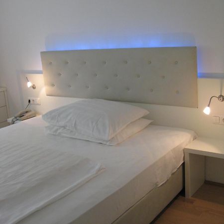 Dom Hotel Linz Bagian luar foto