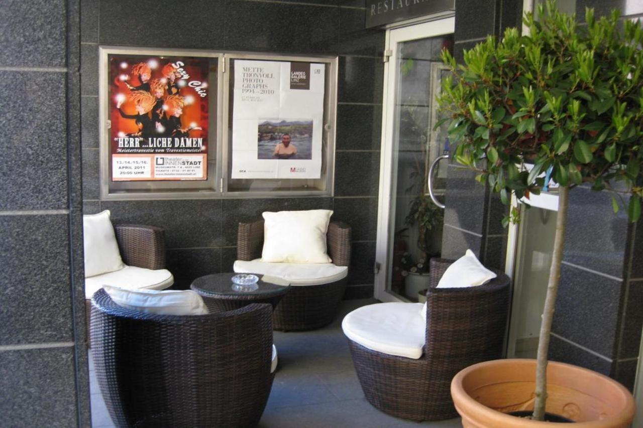 Dom Hotel Linz Bagian luar foto