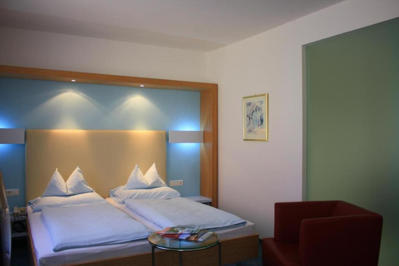 Dom Hotel Linz Bagian luar foto