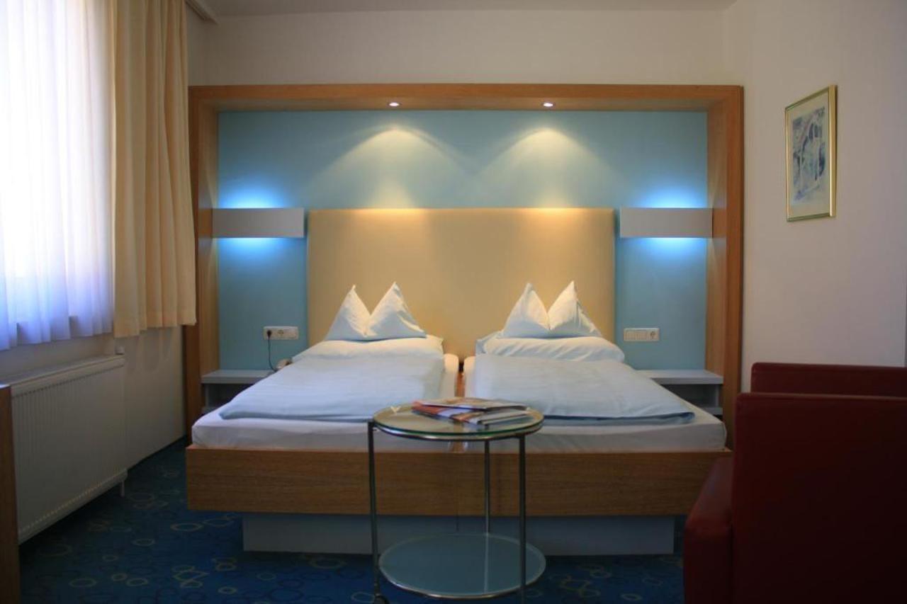 Dom Hotel Linz Bagian luar foto
