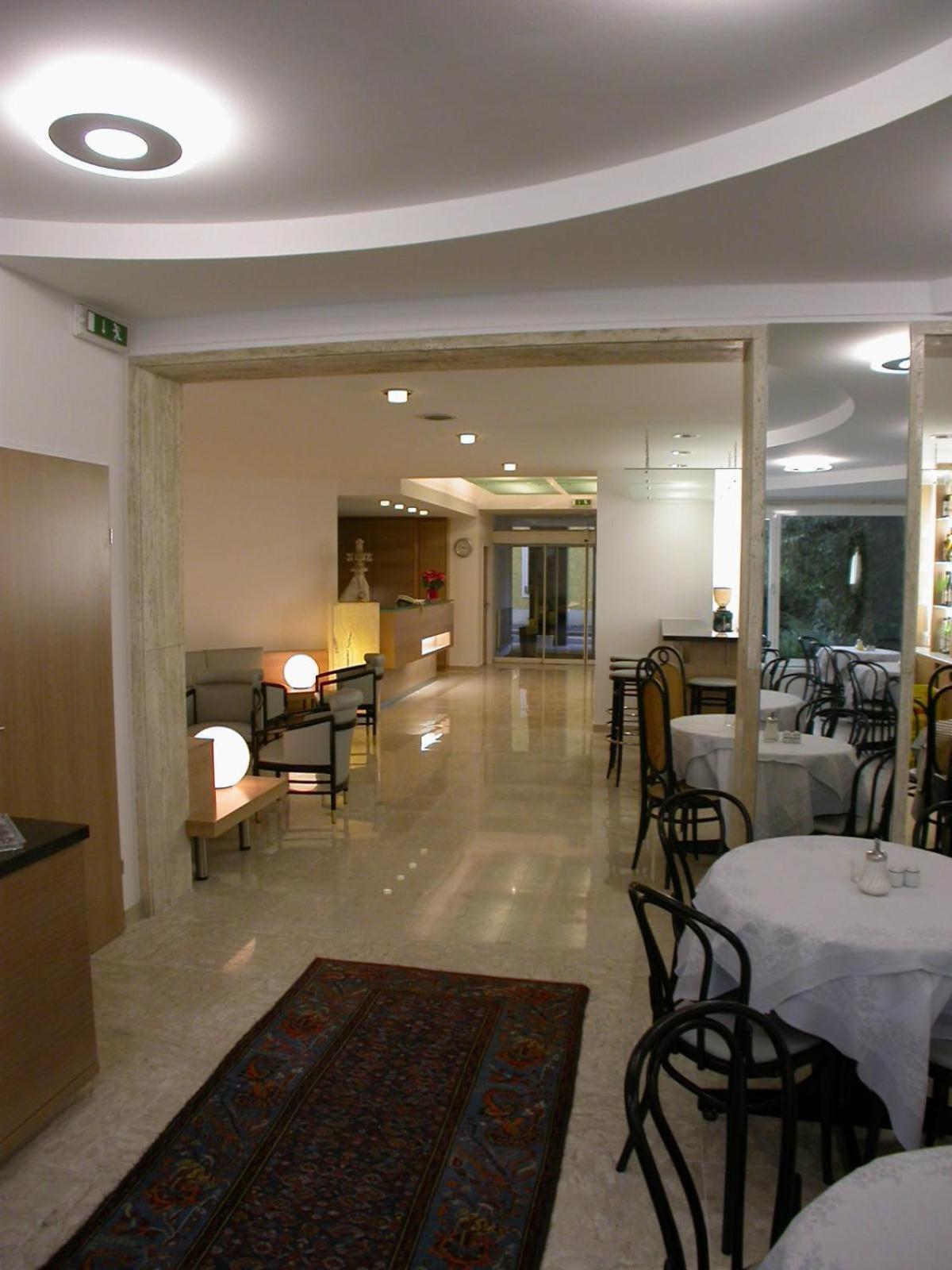 Dom Hotel Linz Bagian luar foto