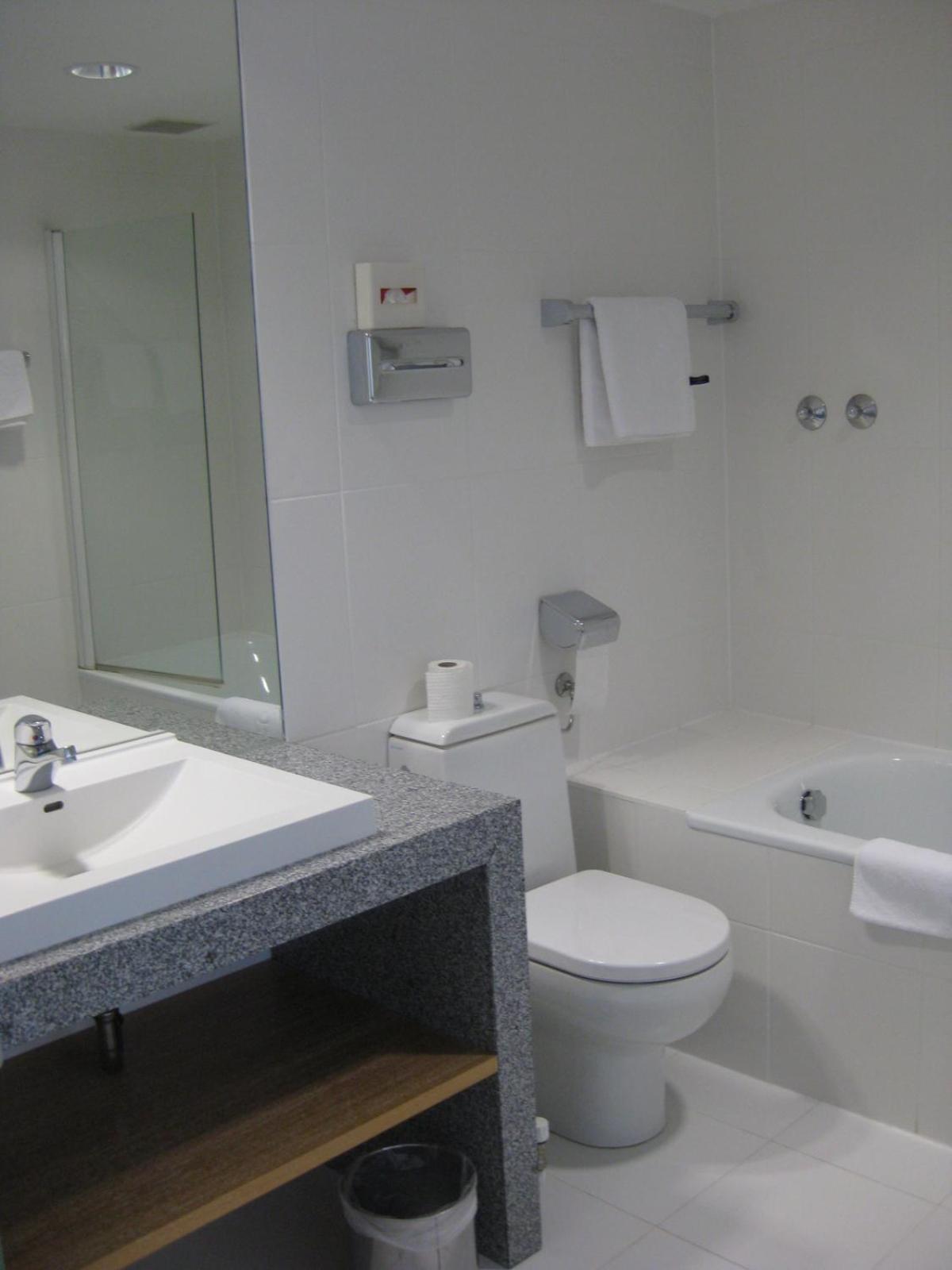 Dom Hotel Linz Bagian luar foto