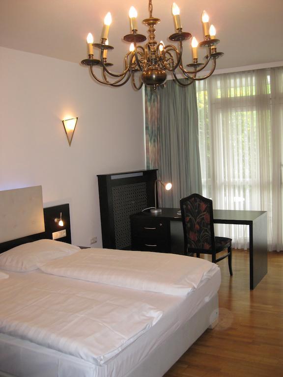 Dom Hotel Linz Bagian luar foto