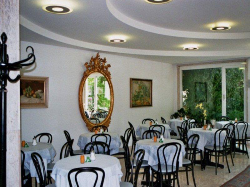 Dom Hotel Linz Bagian luar foto