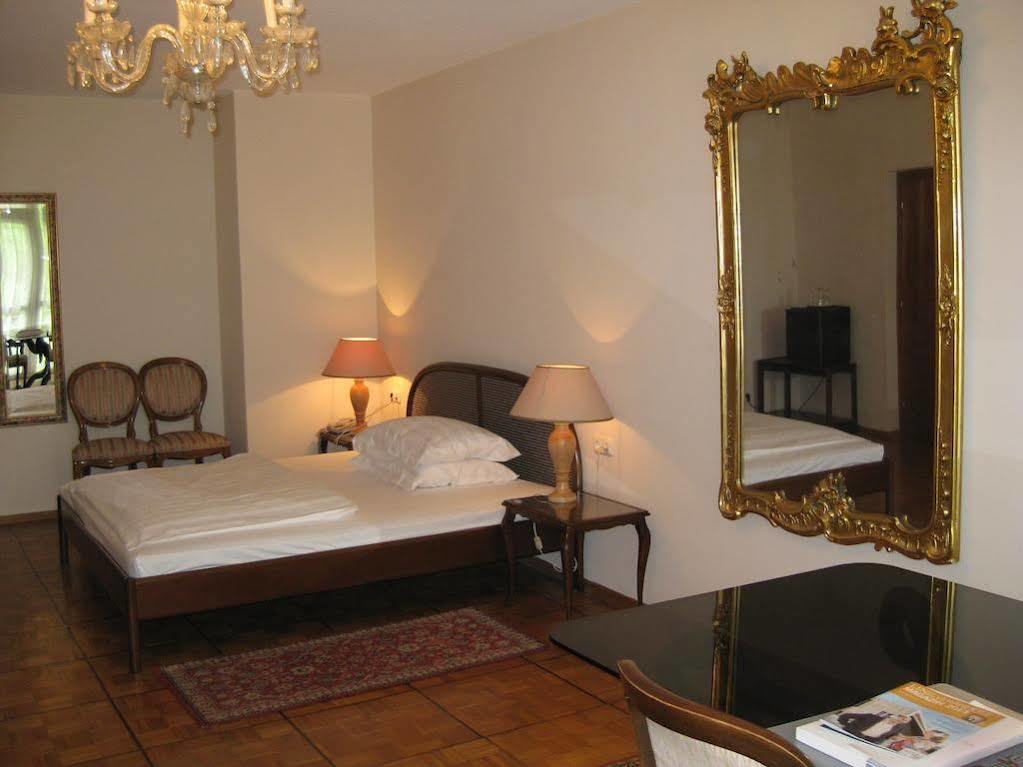 Dom Hotel Linz Bagian luar foto