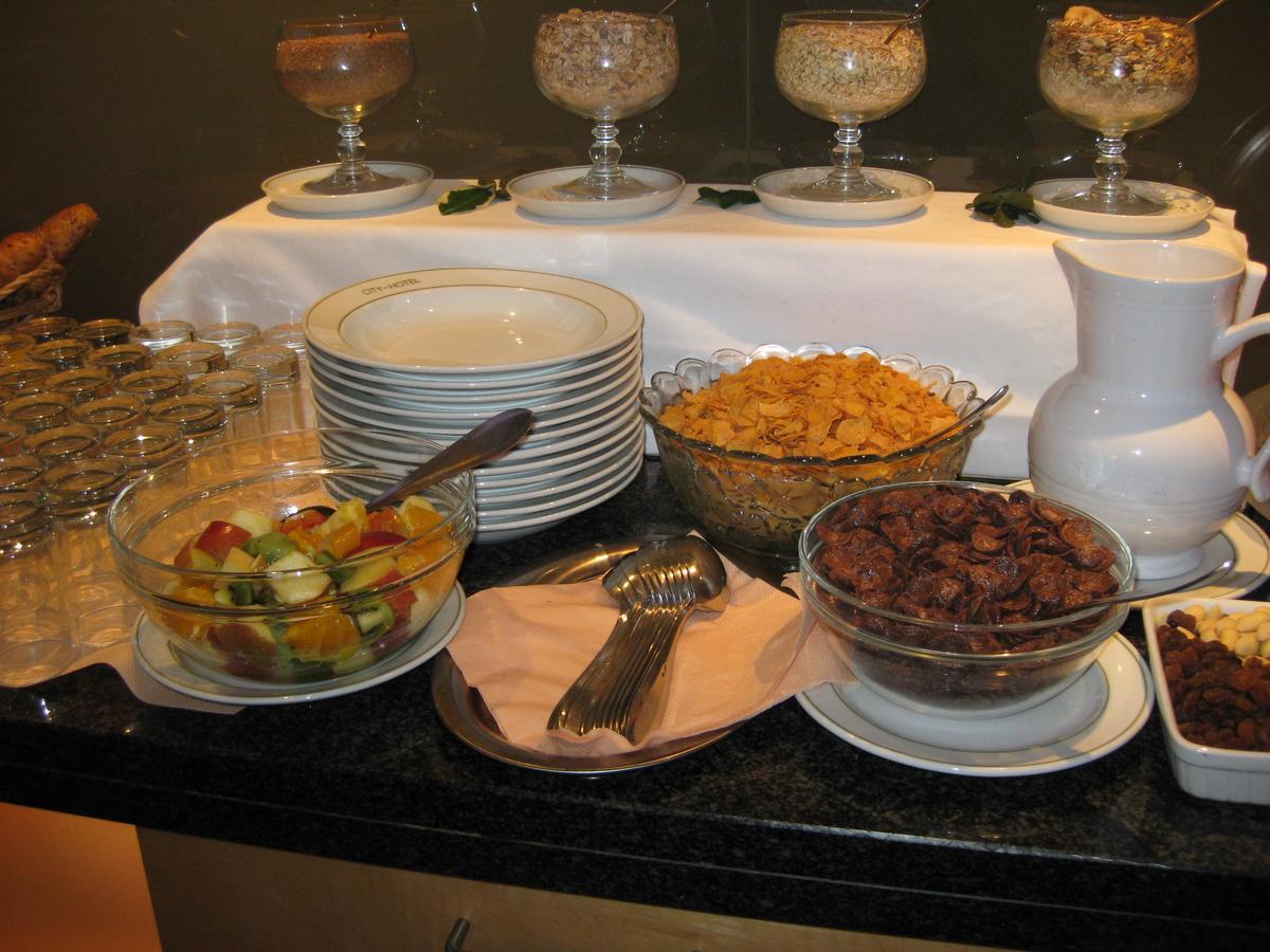 Dom Hotel Linz Bagian luar foto