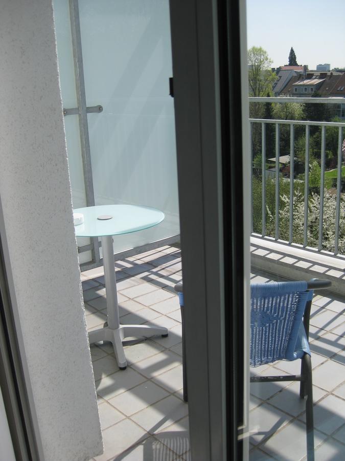 Dom Hotel Linz Bagian luar foto
