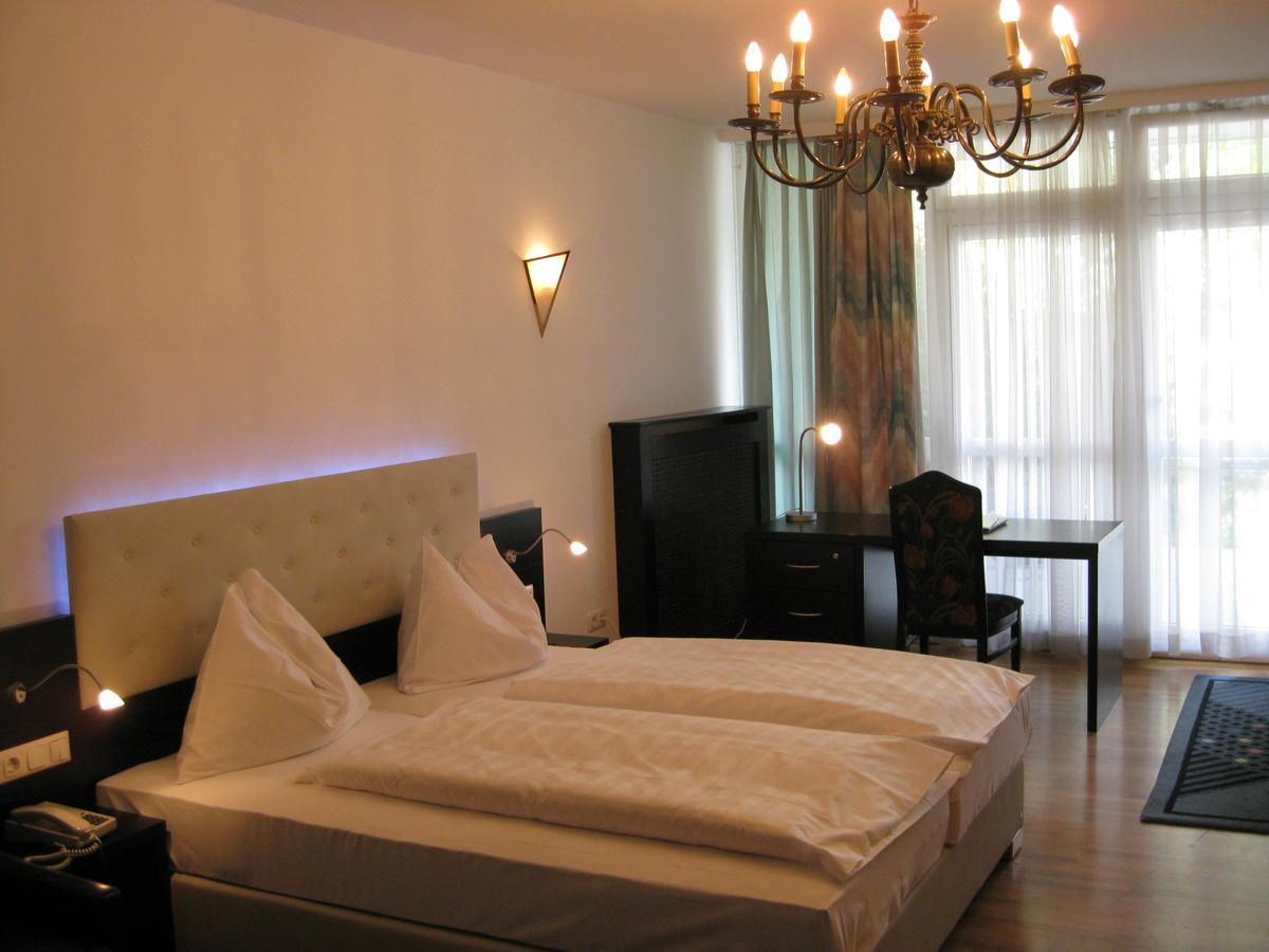 Dom Hotel Linz Bagian luar foto