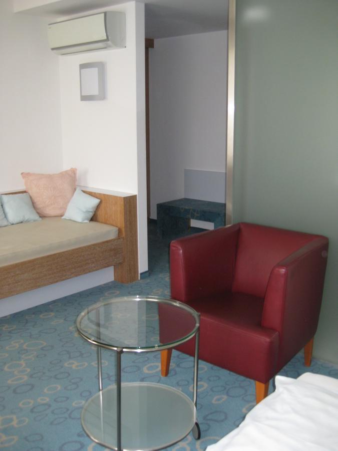 Dom Hotel Linz Bagian luar foto