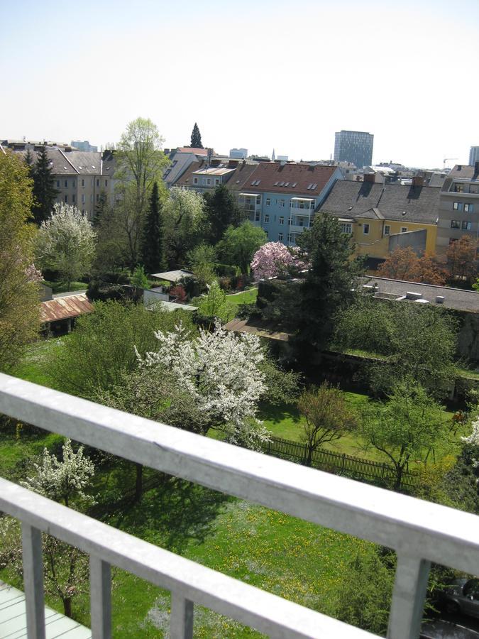 Dom Hotel Linz Bagian luar foto
