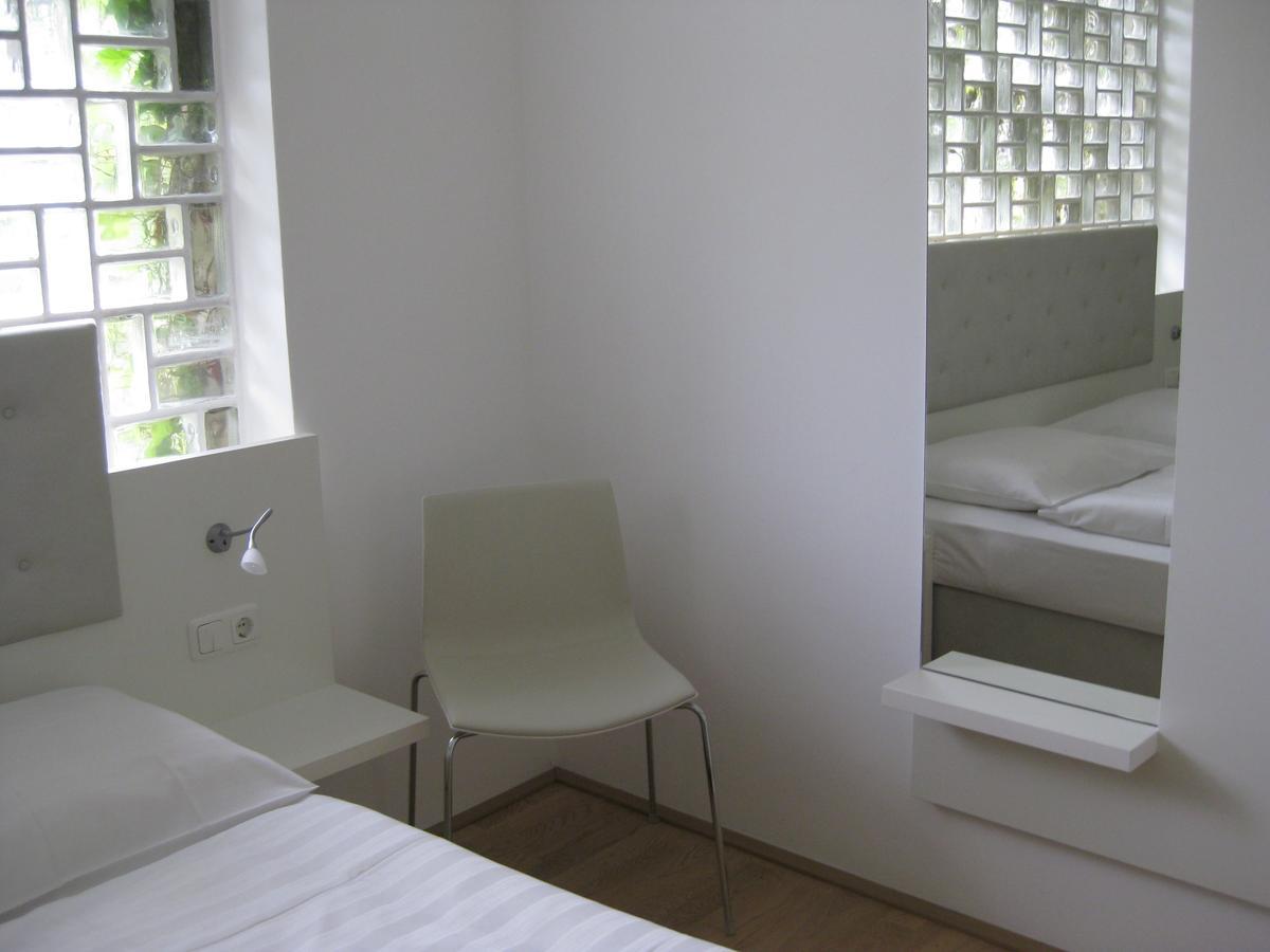 Dom Hotel Linz Bagian luar foto