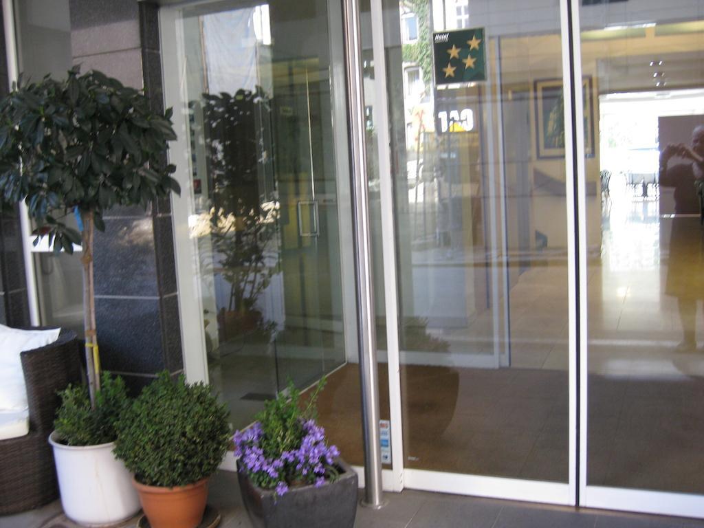 Dom Hotel Linz Bagian luar foto