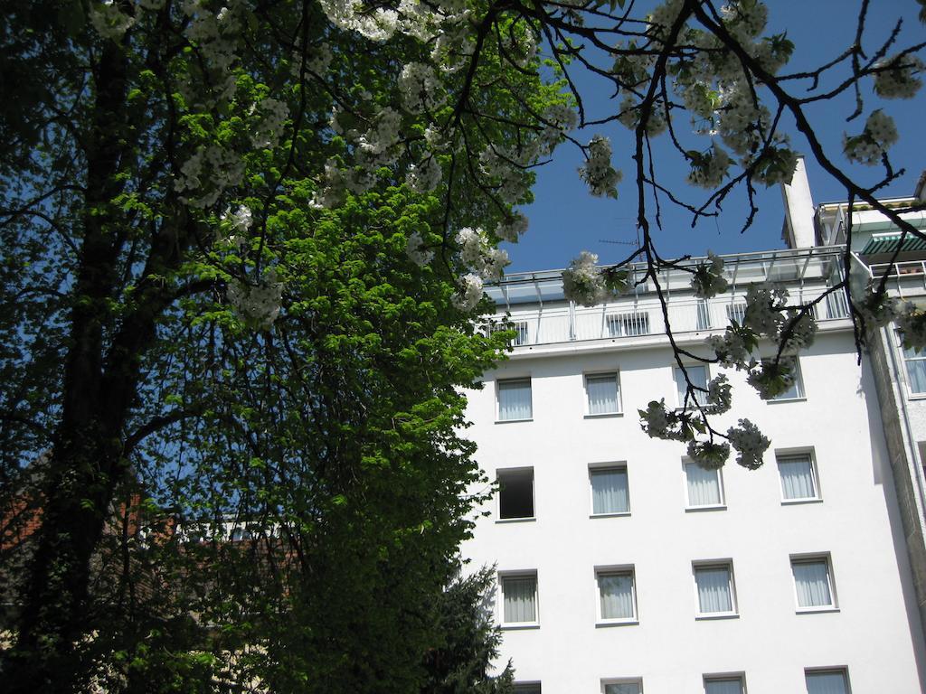 Dom Hotel Linz Bagian luar foto
