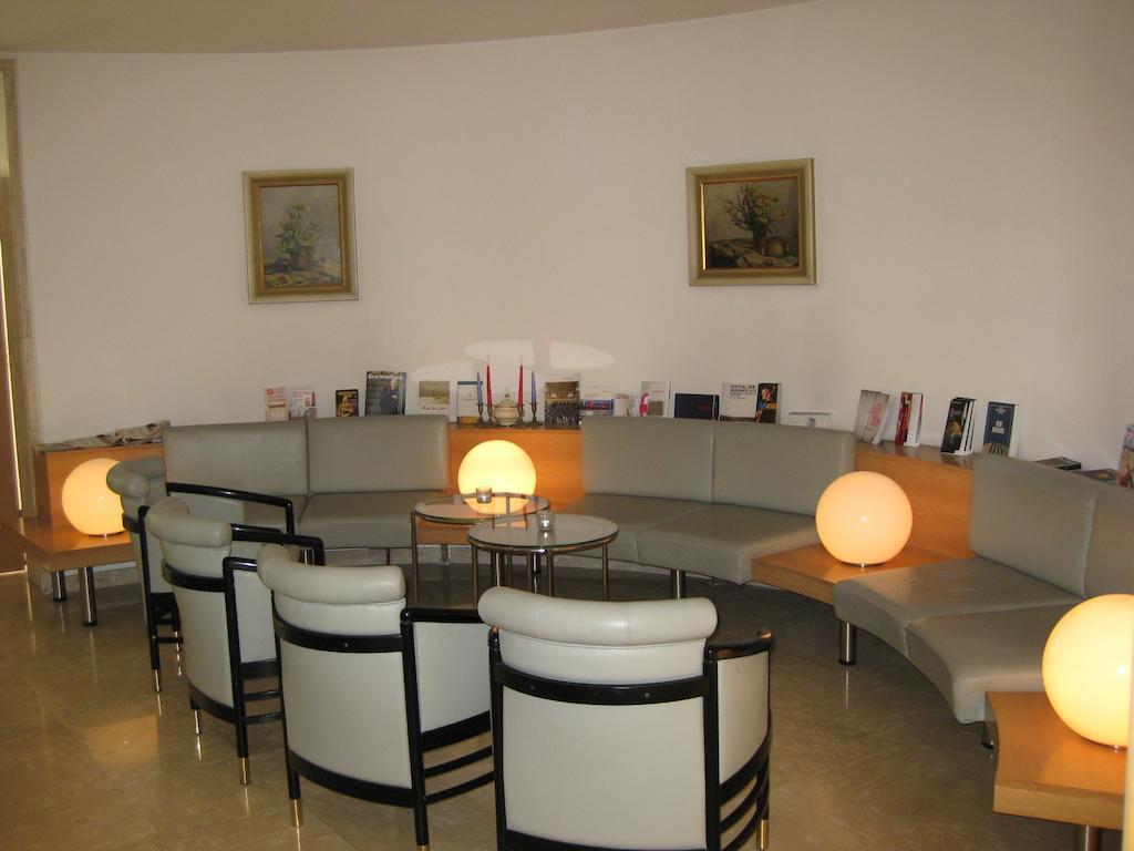 Dom Hotel Linz Bagian luar foto